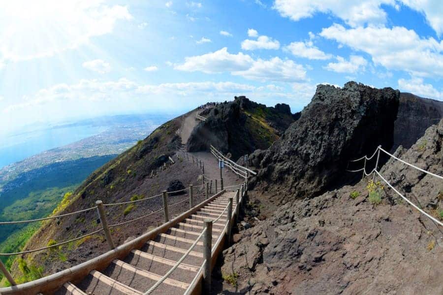 Trekking vesuvius