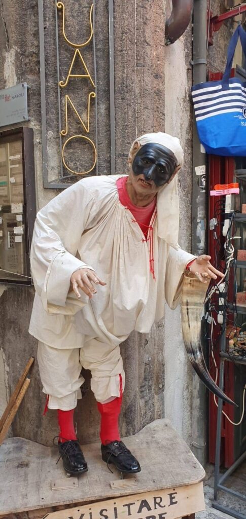 Napels - Pulcinella in de straat