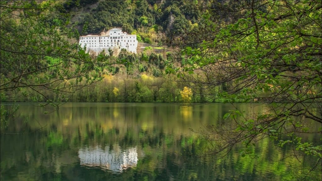 De mooiste Italiaanse meren 21 Lago Monticchio - italie