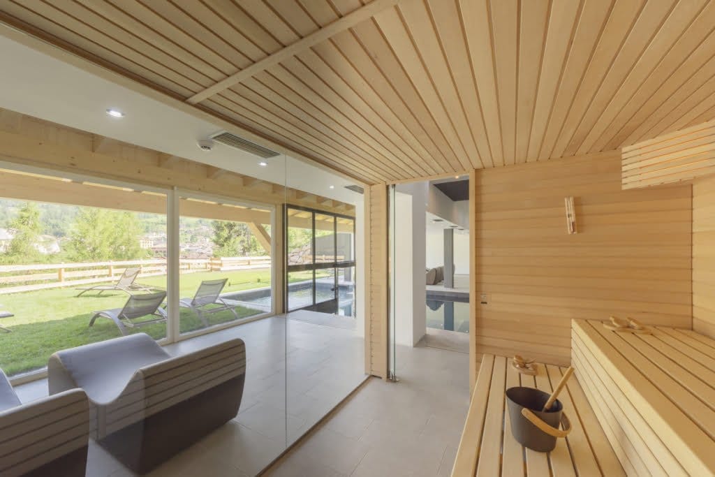 Duurzaam overnachten: de mooiste (en eerlijkste) plekjes in de natuur 13 Active Almhotel Moena - sauna en ligweide