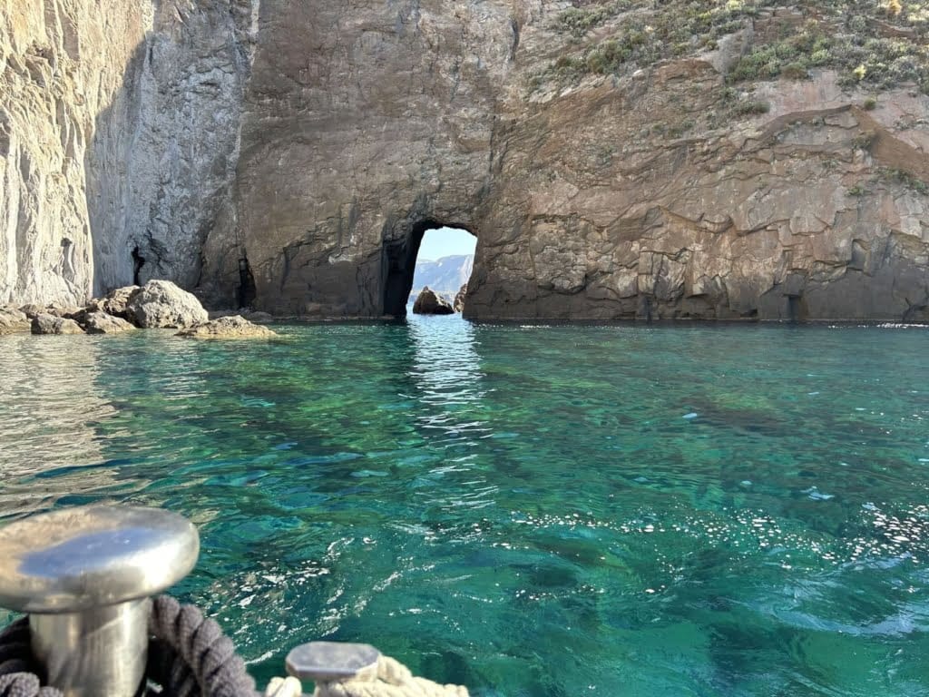 Vulcano - doorkijkje vanaf het water