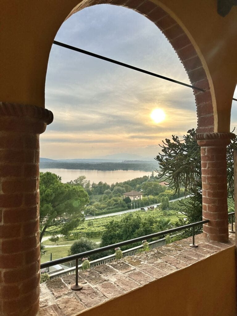 Uitzicht vanaf hotel Cella Grande op meer Viverone