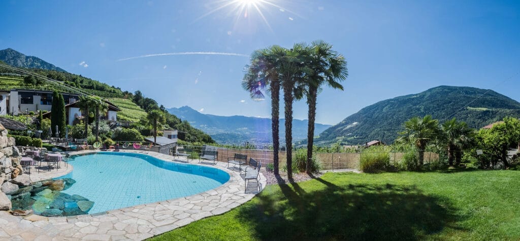 Paloria - zwembad en uitzicht