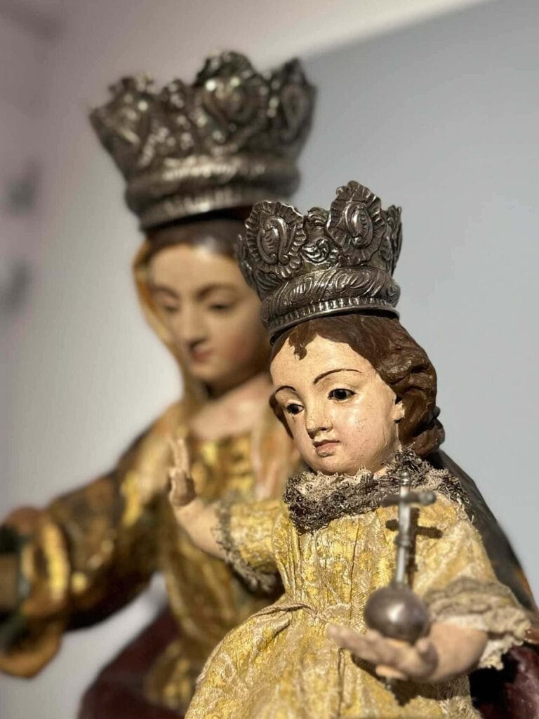 Osuna - Colegiata de Nuestra Señora de la Asunción - beeld moeder en kind