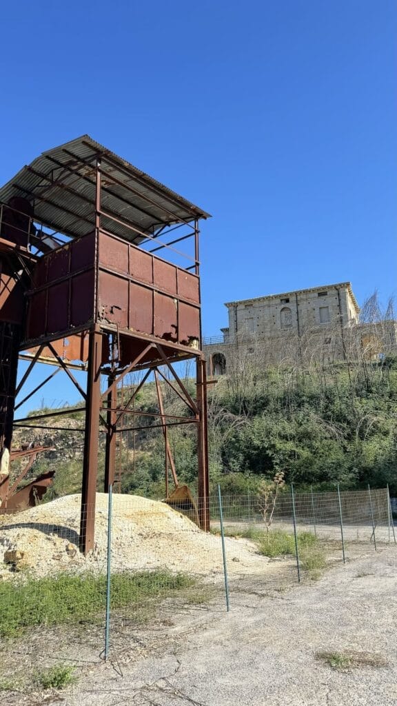 Geopark Floristella-Grottacalda - uitzicht op palazzo