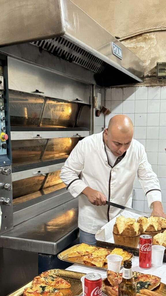 Duurzaam overnachten: de mooiste (en eerlijkste) plekjes in de natuur 18 Enna - Paolo brood bakken