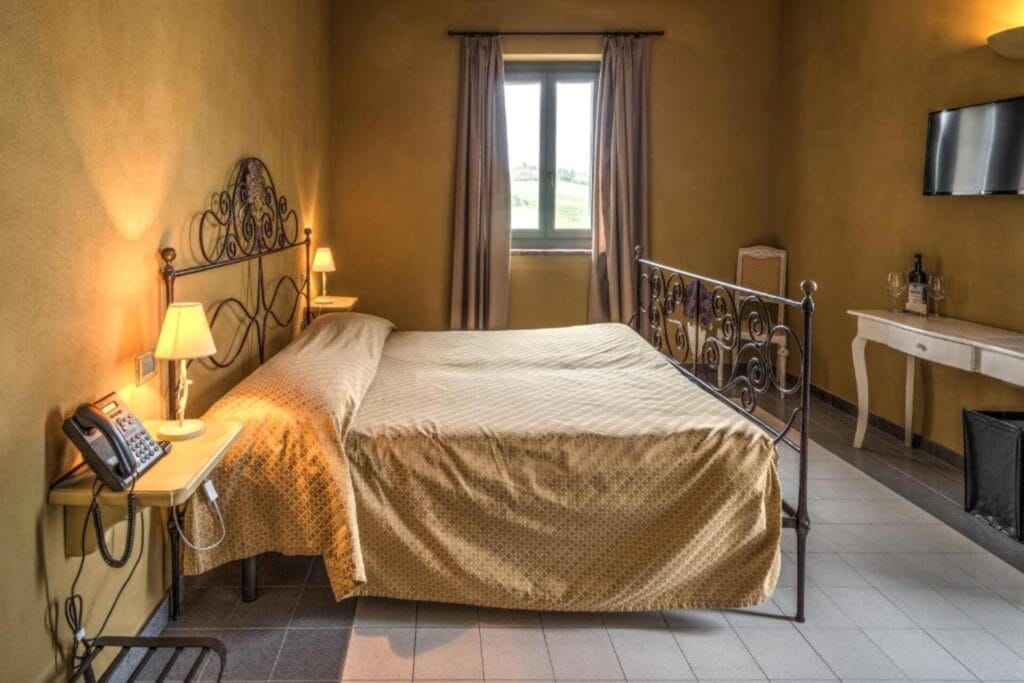 Cascina Faletta - slaapkamer geel