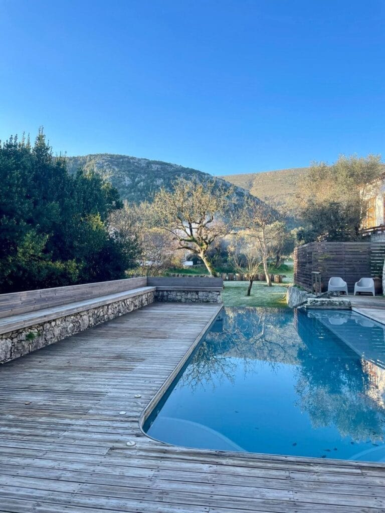 The Nest -winterochtend - zwembad