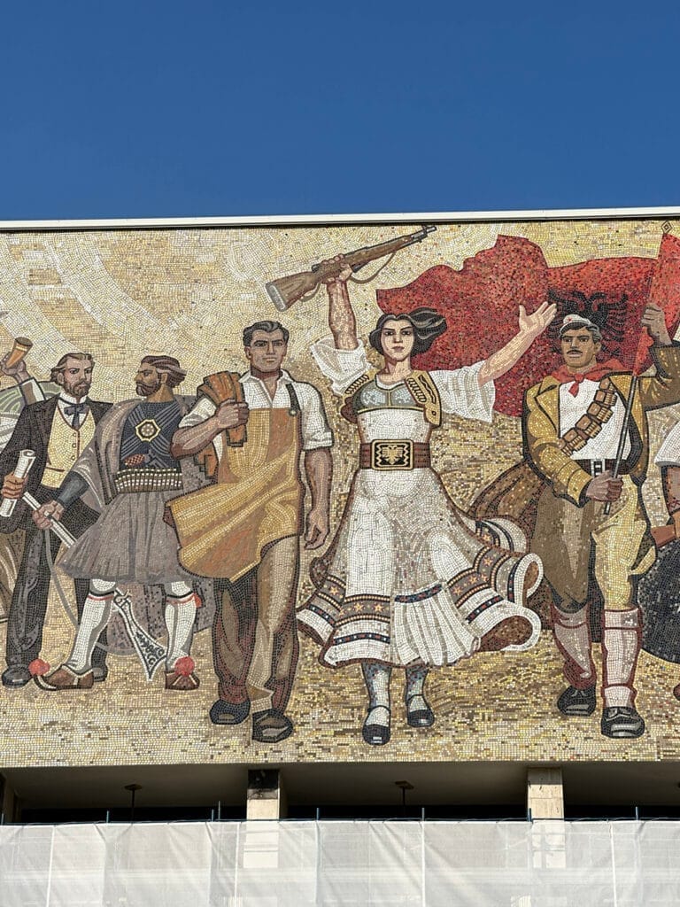 Mozaïek revolutie Skanderbeg plein in Tirana