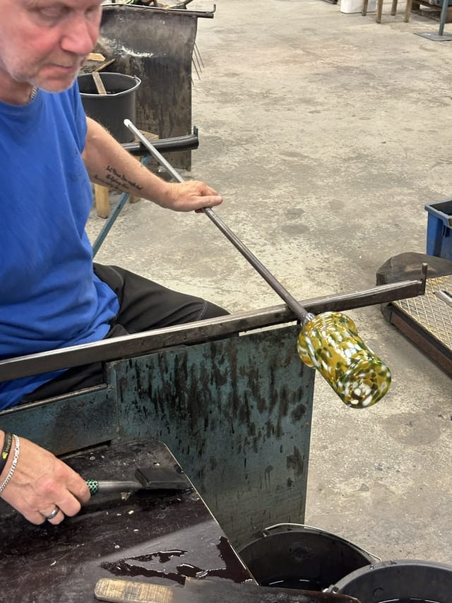 Glasblazer in Magnor Glassverk.