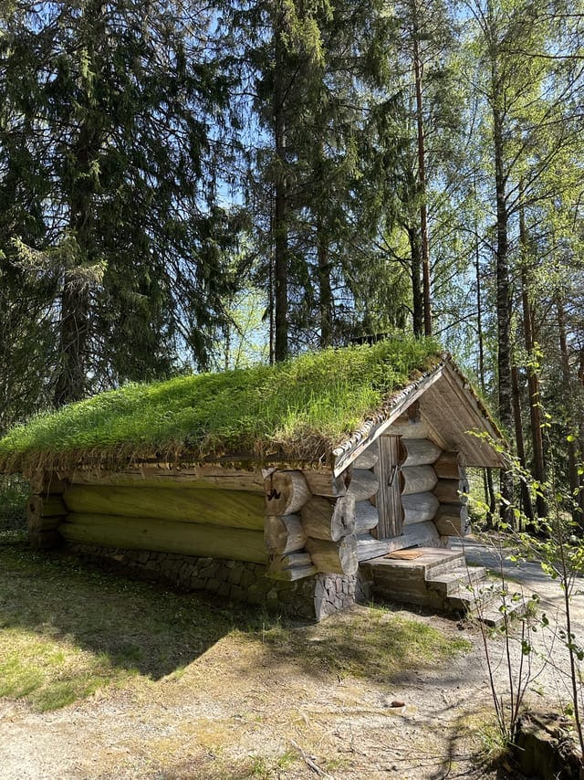 Boshuis in het Norwegian Forrest museum in Elverum. www.Skogmus.no.