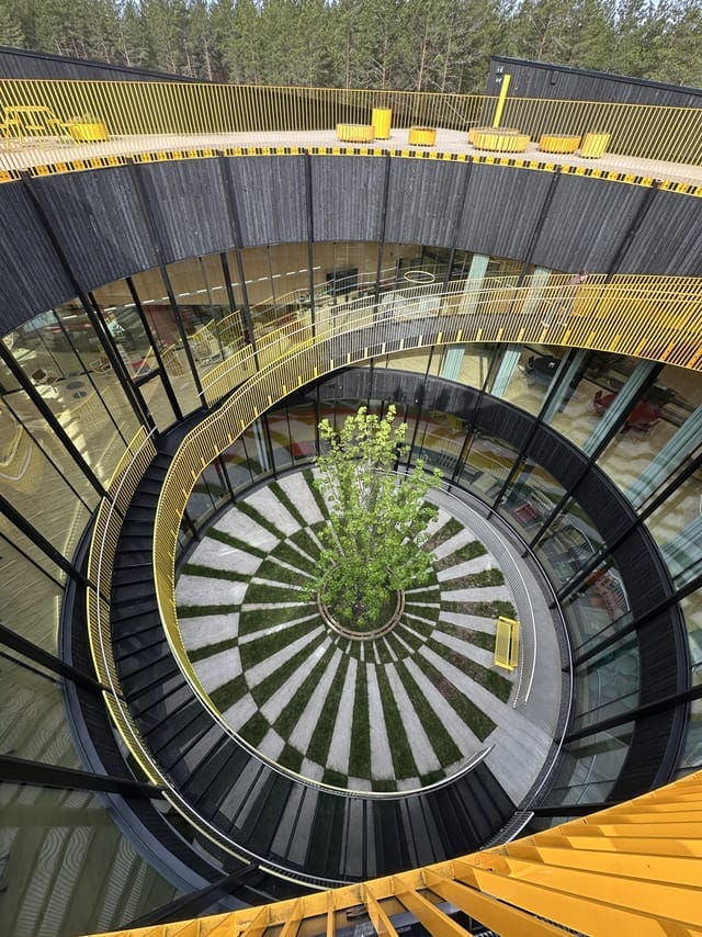 Gebouw en architectuur van The Plus van Vestre in Magnor Noorwegen. 