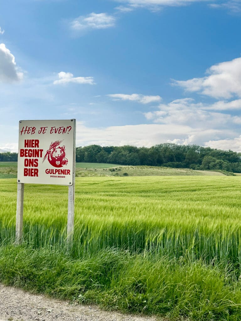 Gulpener bord in graan weide Slenaken