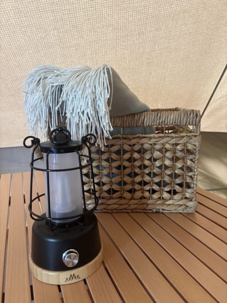 Packraften camping - glampingtent - lampje