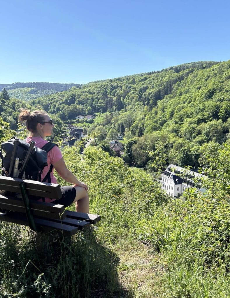 Packraften - wandelen eifel - uitzicht op dal