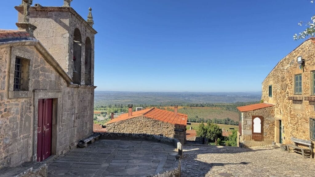 castelo rodrigo - casa da cisterna - buitenkant