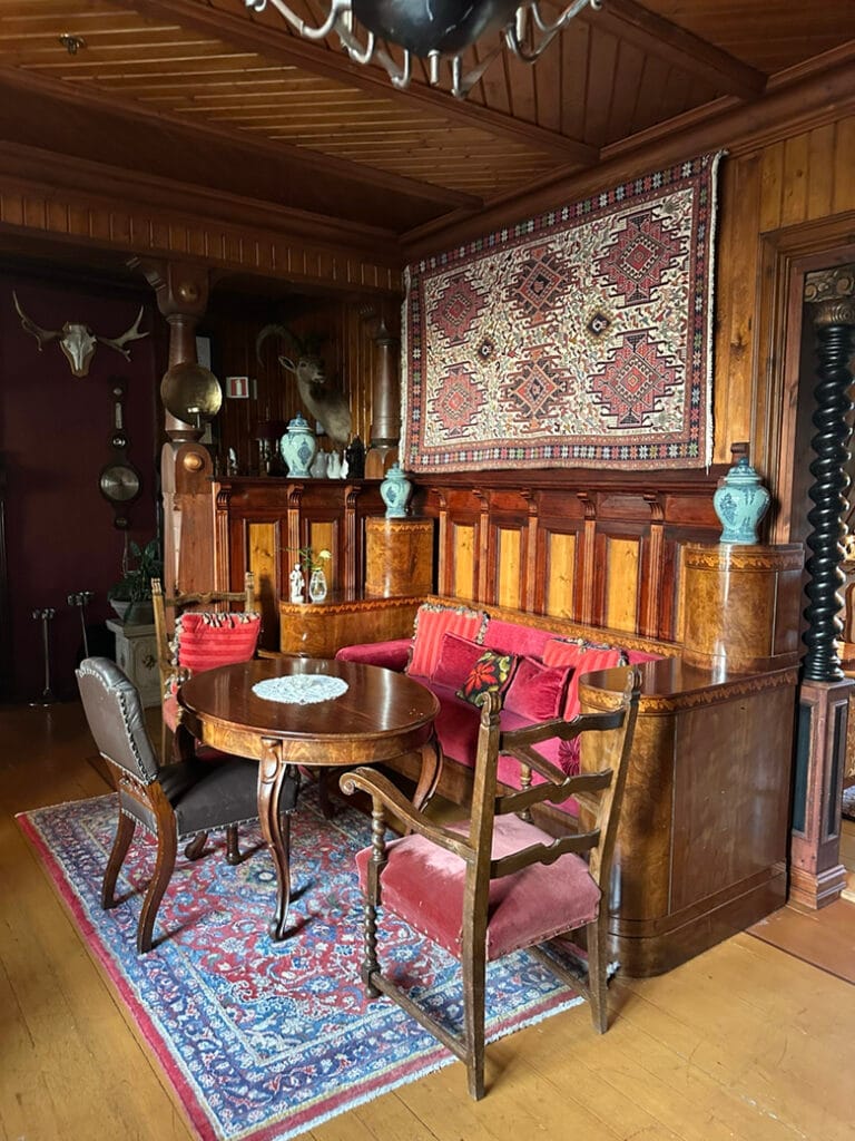 Stijlkamer in Losby Gods, een hotel gevestigd in een historisch landhuis.