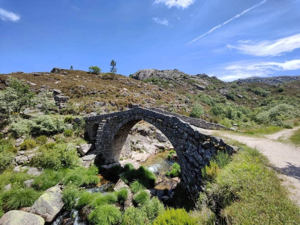 Nationaal Park Peneda Geres - brug Castro Laboreiro