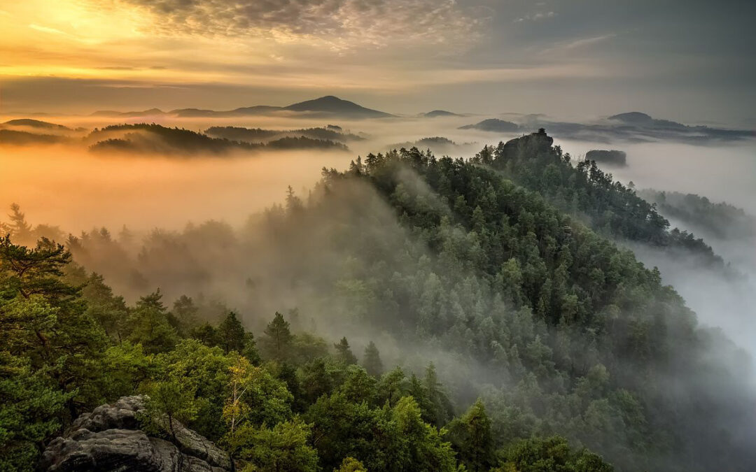 Zonsopkomst tijdens wandeling bij Jetřichovice