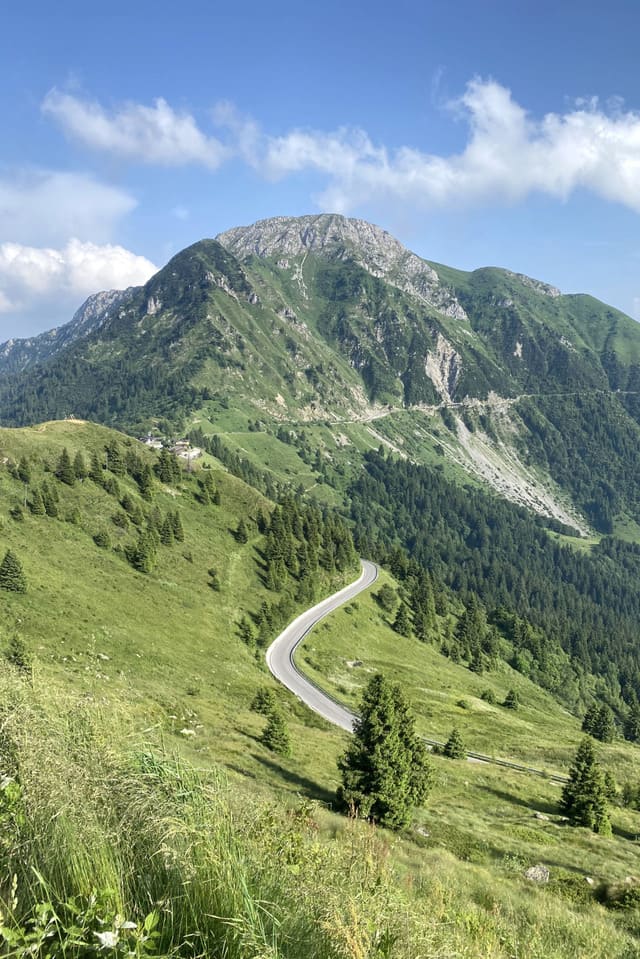 Monte Maniva - weg door landschap