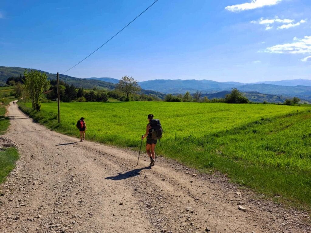 Pad van de Goden - Bologna - Florence - wandelaars op gravelpad