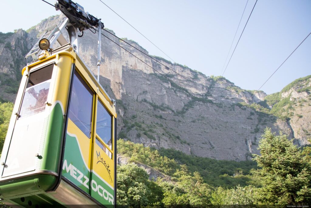 Monte Mezzocorno - kabelbaan -Archivio Fotografico Consorzio Turistico Piana Rotaliana Königsberg