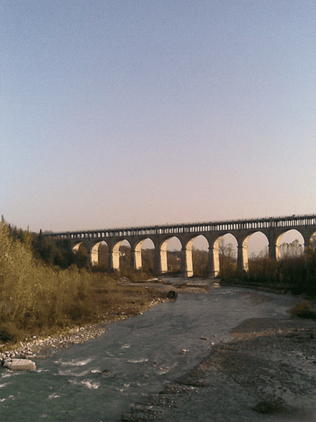 De Alpen bij Cuneo ontdekken op de Via del Sale 29 Soleri Viaduct in het GESSO EN STURA RIVIER PARK bij Cuneo