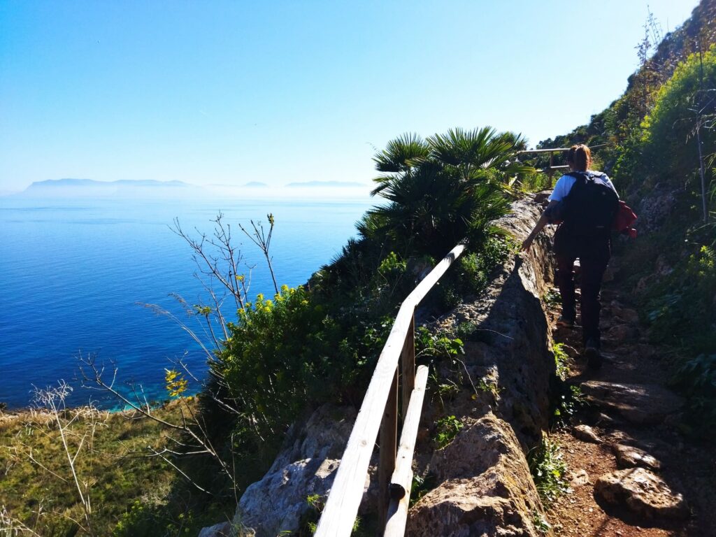 San vito lo capo - wandelpad langs kust