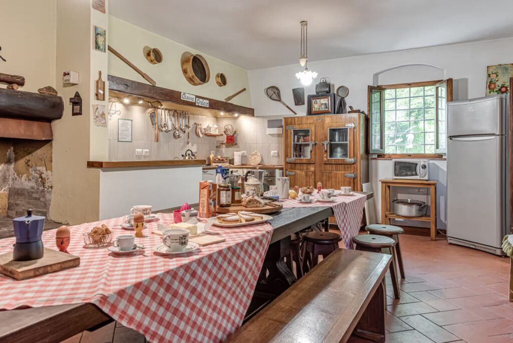 Cascina Gretaio - lange keukentafel