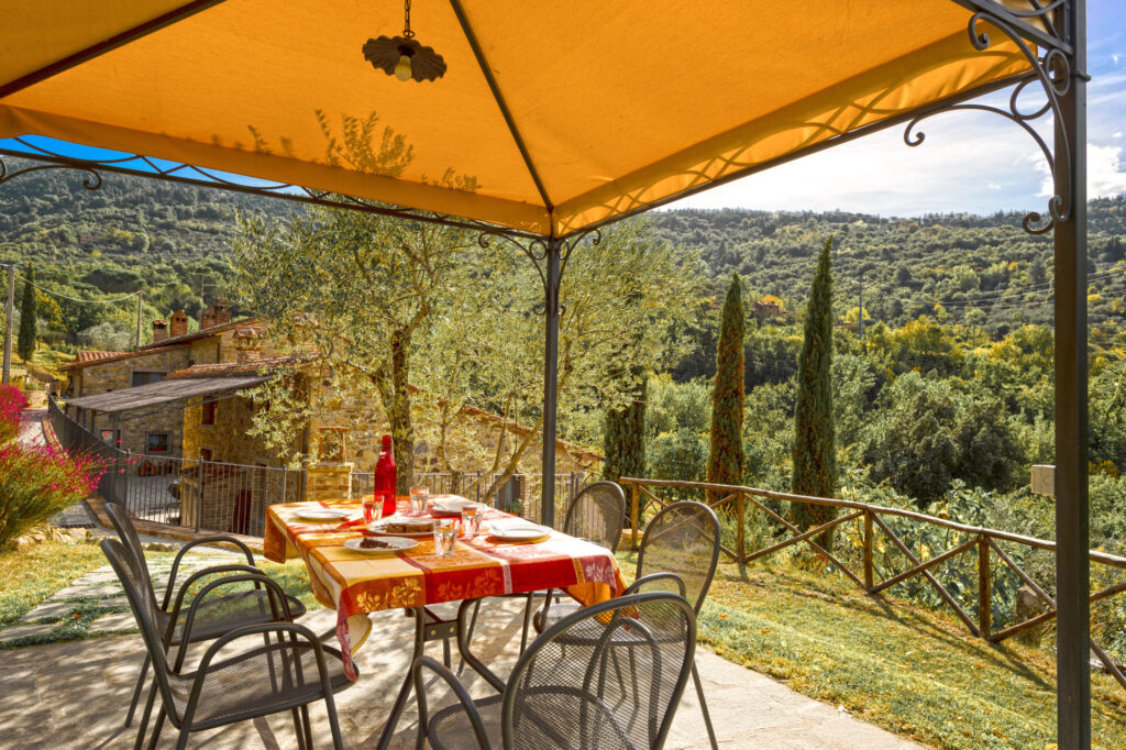 Antica Quercia Verde - gonfianuvole - pergola met tafel