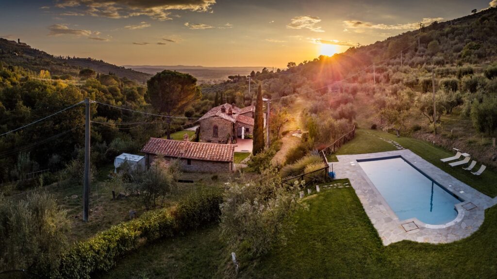 Antica Quercia Verde - zwembad en huis bij zon