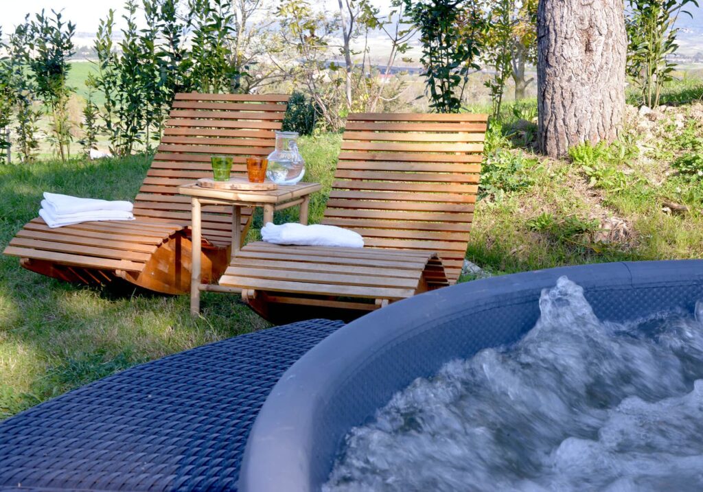 Tenuta San Pierino - tent nespolo - jacuzzi en ligstoelen