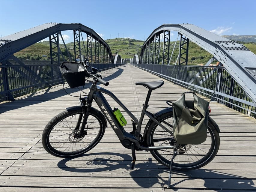 Fietsen Douro: 8 daagse met e-bike langs wijngaarden 16 Douro-vallei-fietsen - fiets op brug