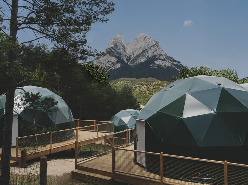 Wecamp Pedraforca - dome family met uitzicht berg