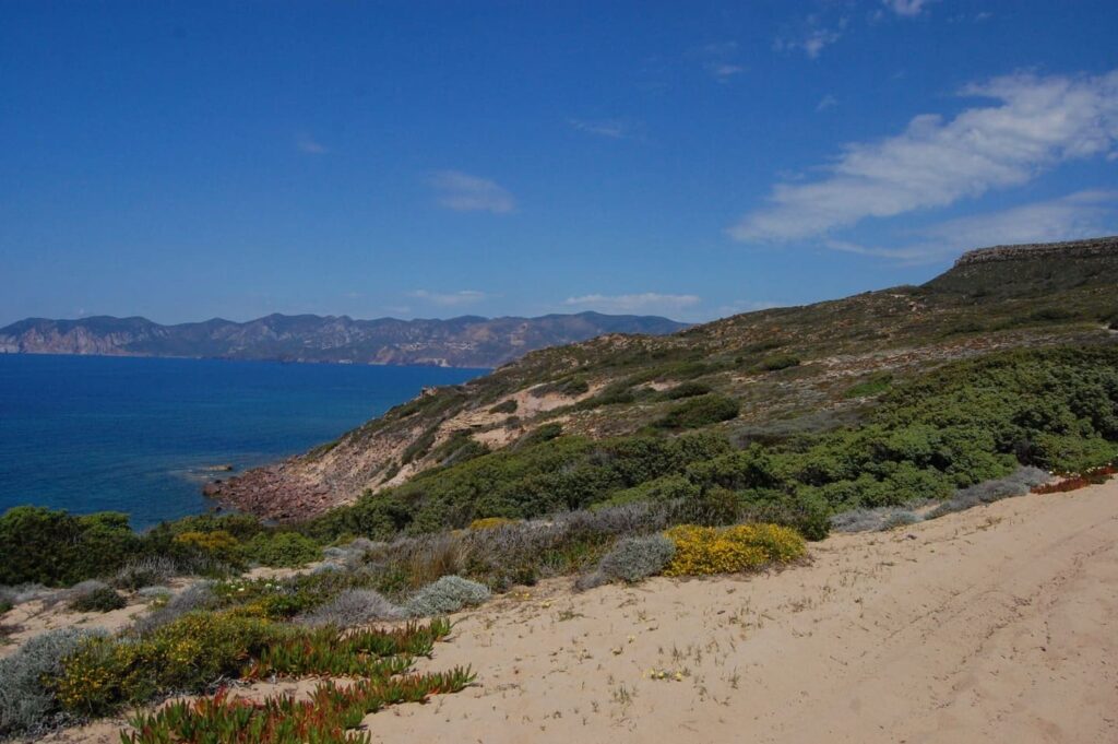 Kust wandelen op Sardinie - landschap langs de kust