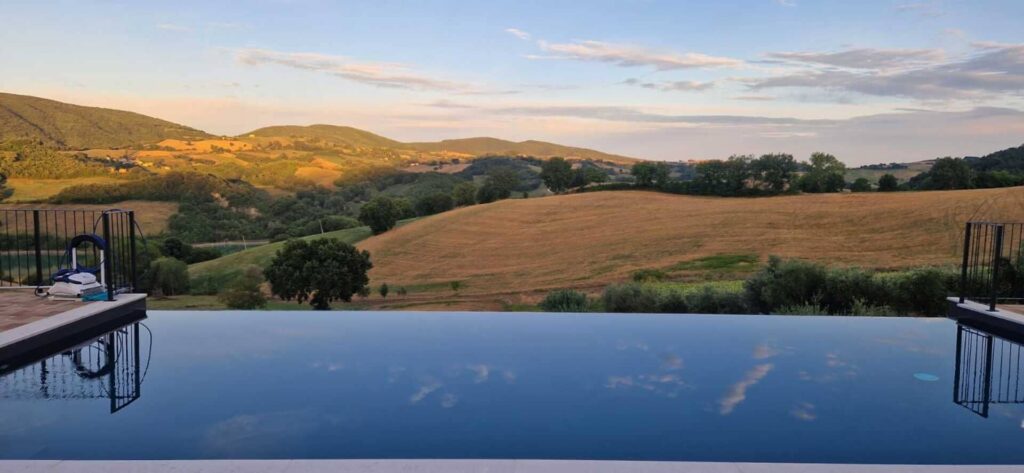 La Corte sul Lago - infinity pool ondergaande zon