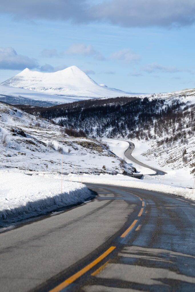 Rondreis Midden Noorwegen: 7-daagse winter rondreis 10 Midden Noorwegen - weg naar rondane nationaal park