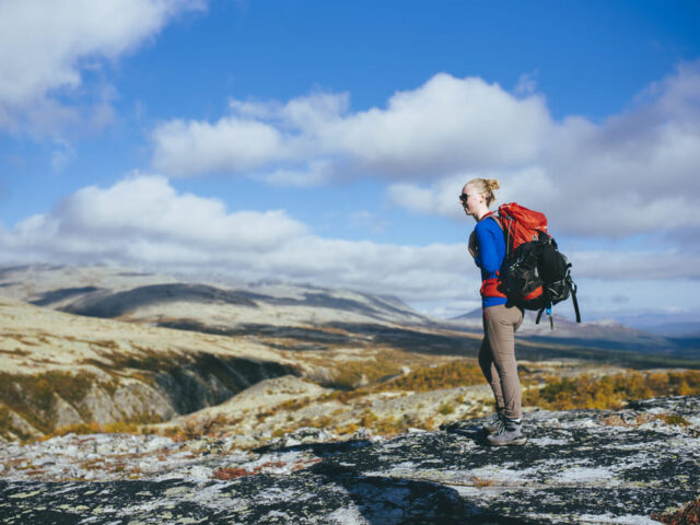 Classic Rondane & Dovre Traverse - vrouw met rugzak