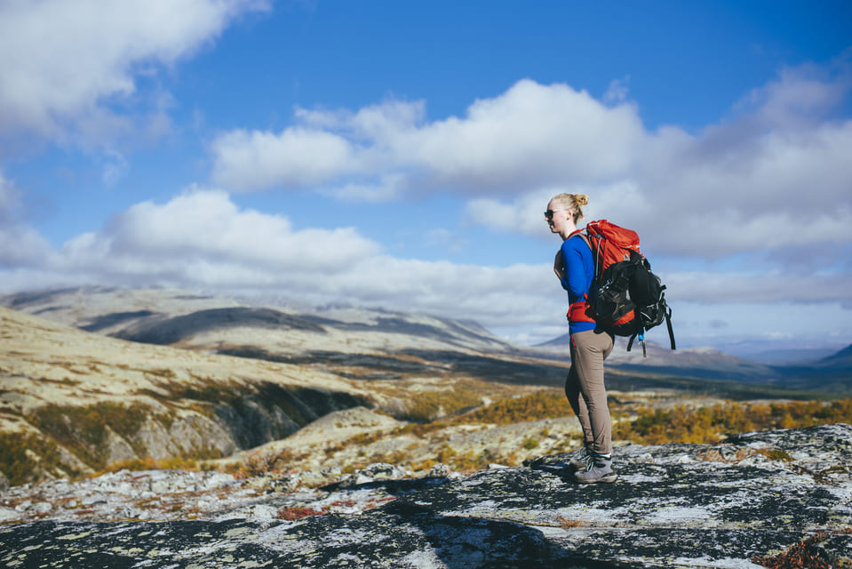 Classic Rondane & Dovre Traverse - vrouw met rugzak