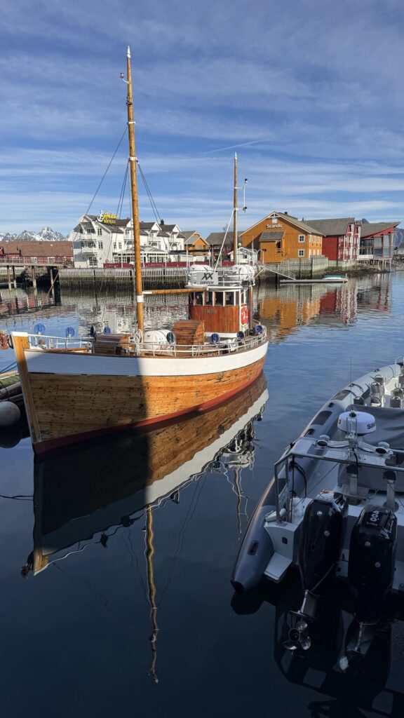 Lofoten - Svolvaer - boot en anker brygge