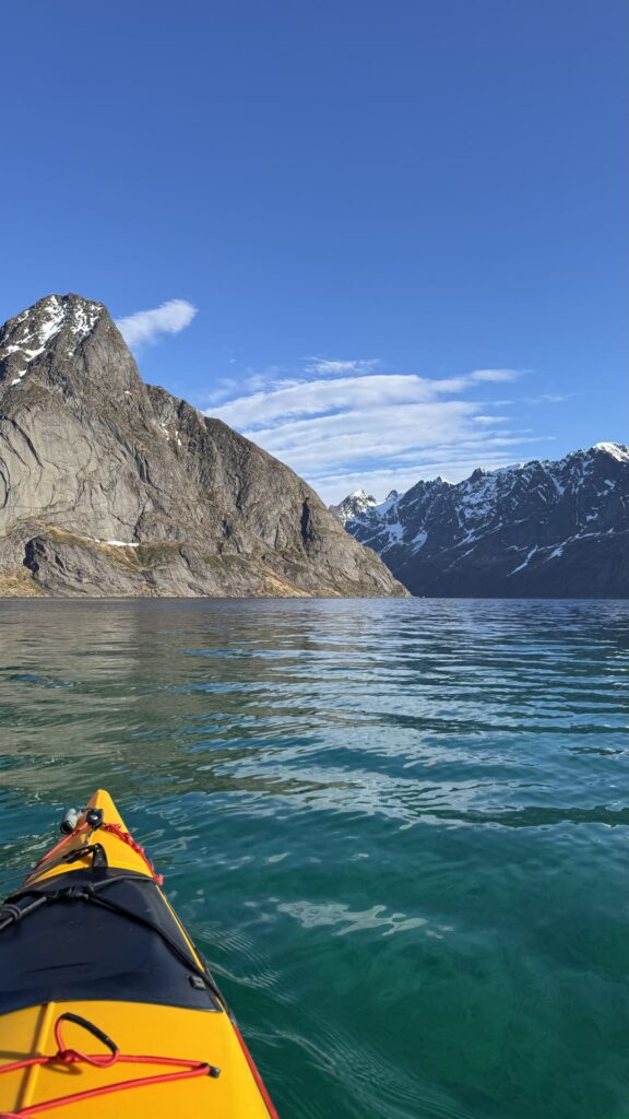 Reine - lofoten - kayakken