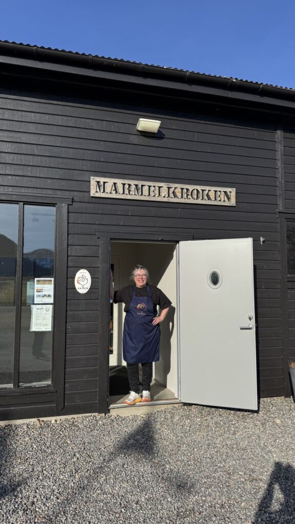 Marmelkroken - lisbeth in deuropening
