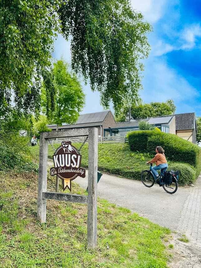 Zuid-Limburg anders: duurzaam op reis door het heuvelland 21 Bord met Kuusj
