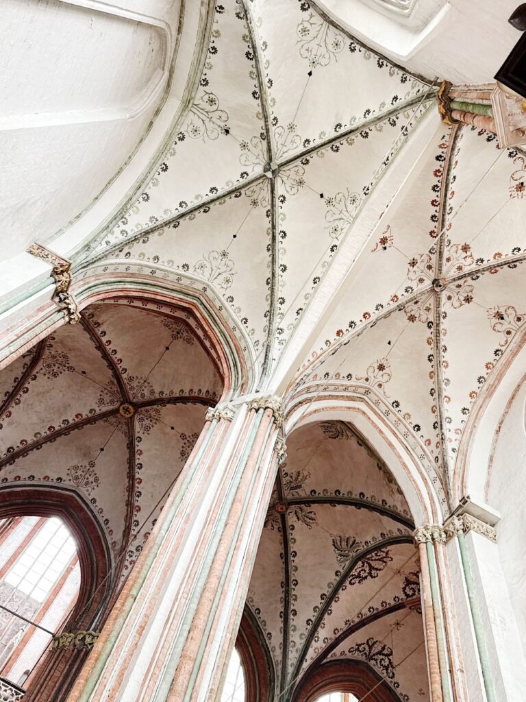 Stedentrip Lübeck & Travemünde: van Hanzestad naar de Amazone van het Noorden 5 Lubeck - Marienkirche - gewelf
