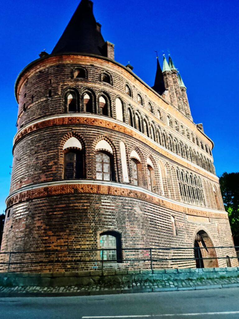 Stedentrip Lübeck & Travemünde: van Hanzestad naar de Amazone van het Noorden 4 Lubeck - holstentor