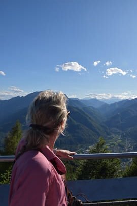 Cardada - Madelon looks out over the mountains