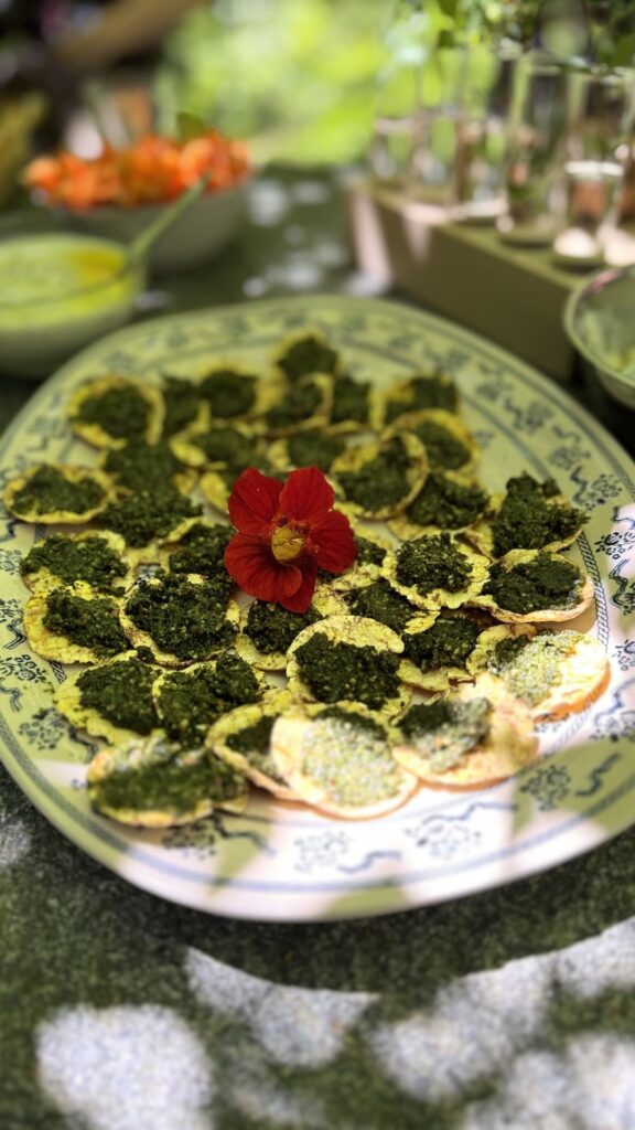 Intragna - detail pesto lunch