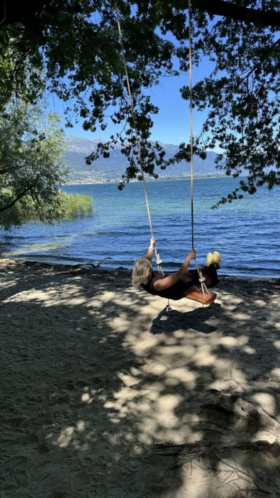 Isole di brissago - schommel op strandje - madelon