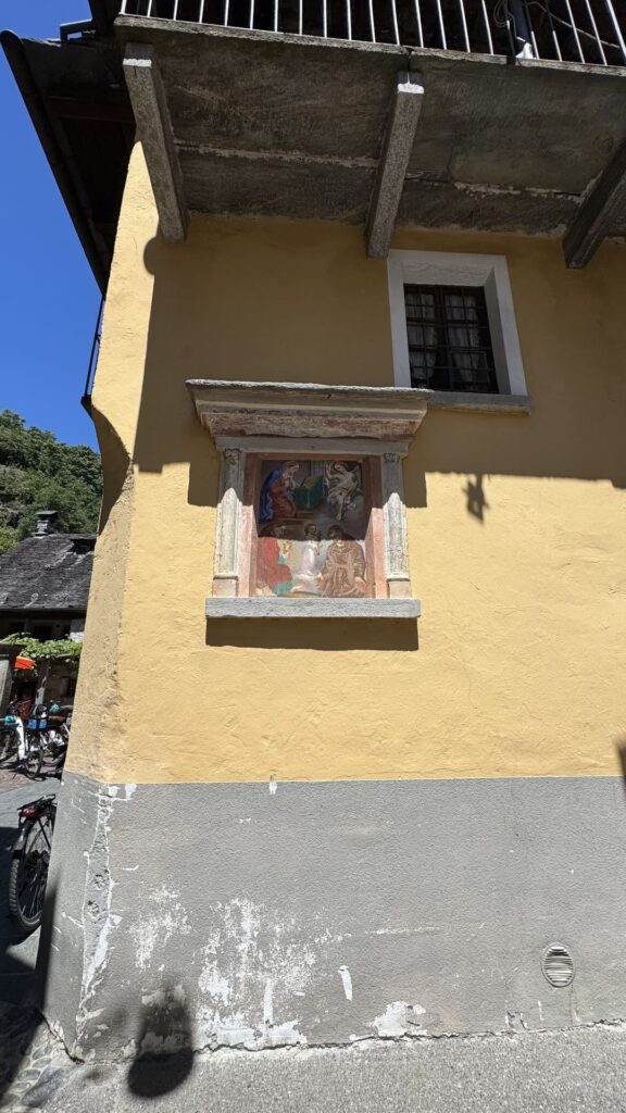 Valle maggia - moghegno - schildering muur