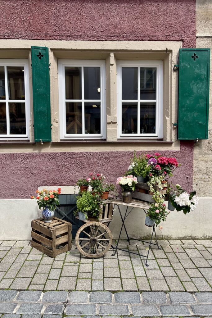 Rothenburg - bloemen op straat